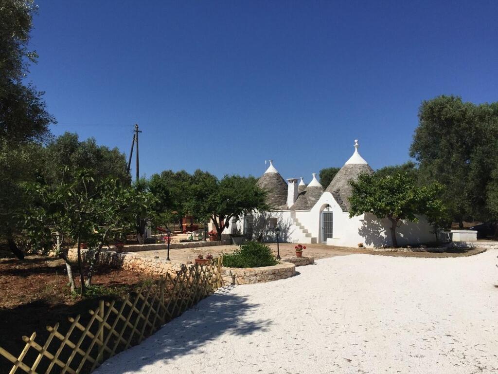 Chateaux Des Trulli San Michele Salentino Exterior foto