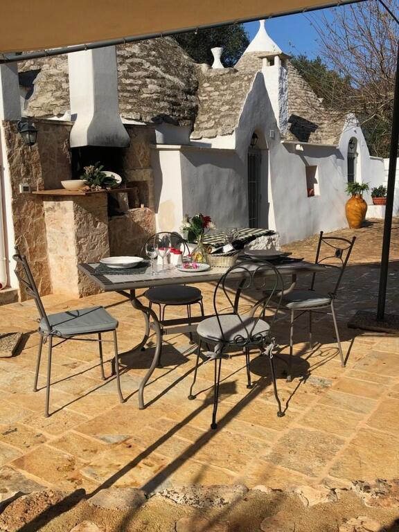 Chateaux Des Trulli San Michele Salentino Exterior foto